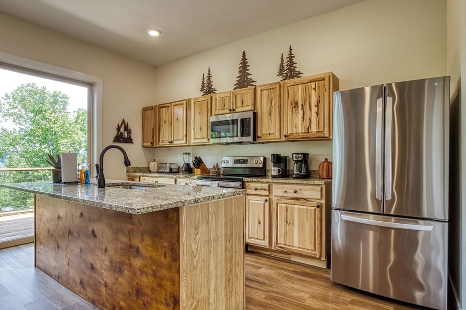 A well-equipped kitchen perfect for preparing meals with the whole family.