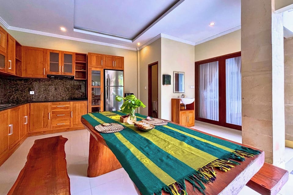 3 Bedroom Villa | Dining room