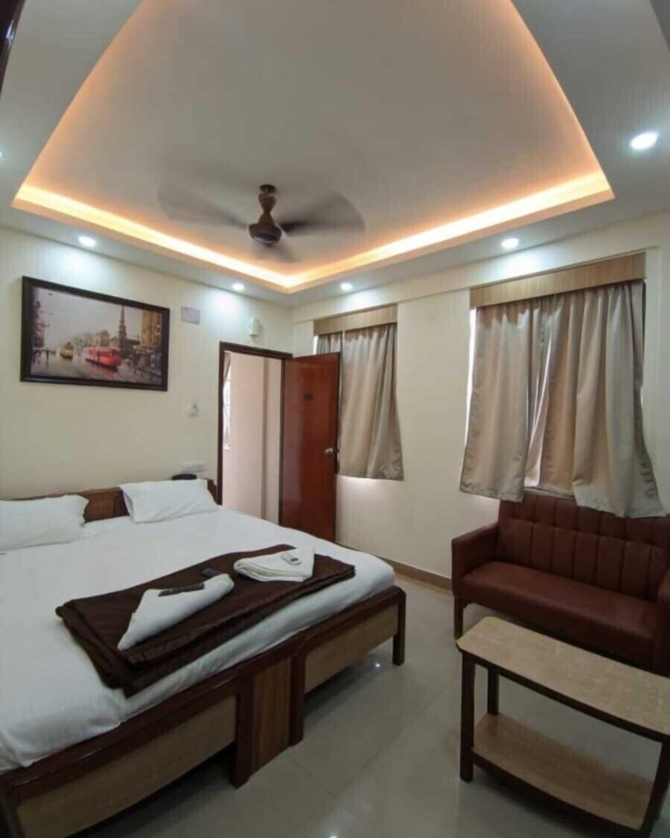 Executive Room | Desk, rollaway beds (surcharge), WiFi (free), bed sheets