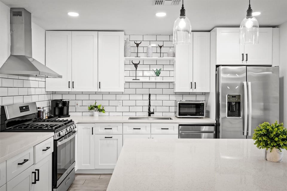 Cook like a pro in our fully stocked kitchen. Outfitted with high-end appliances, sleek finishes, and all the cookware you need, this kitchen is ready for anything — from pancake breakfasts to gourmet dinners.