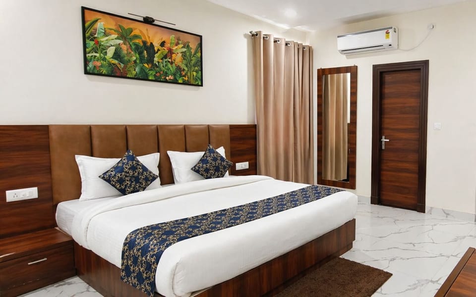 Premium Room | Minibar, desk, laptop workspace, rollaway beds