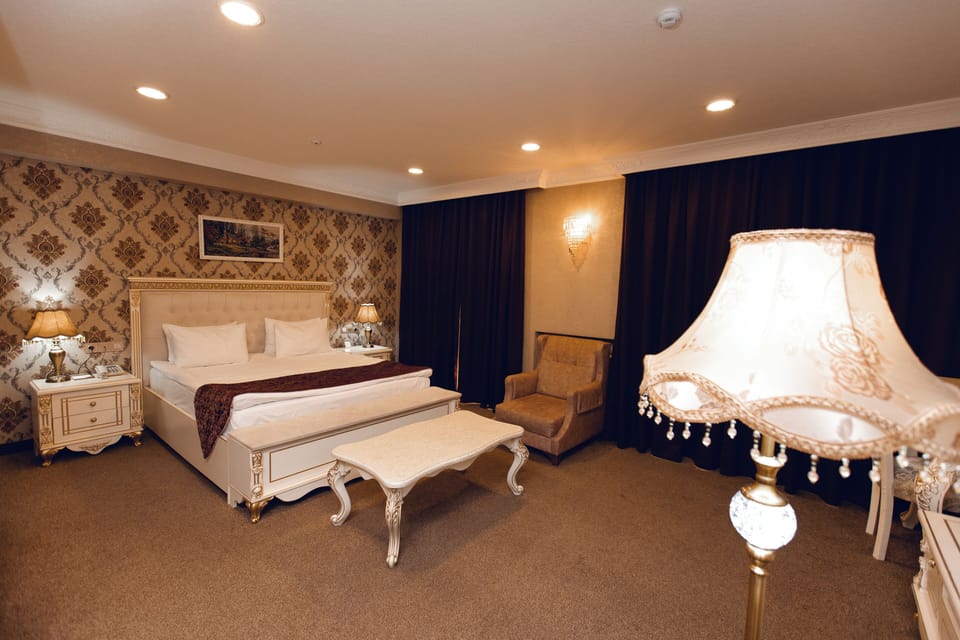 Junior Room, 1 Bedroom | Minibar, in-room safe, desk, laptop workspace