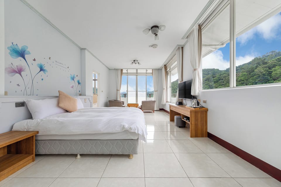 Mountain View Double Room | Free WiFi, bed sheets