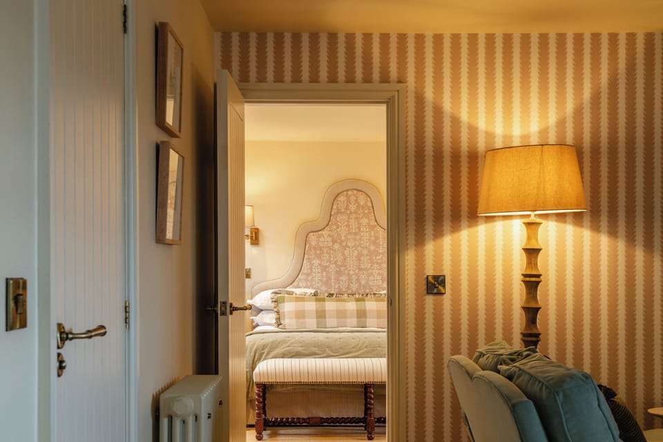 Deluxe Double Room | Iron/ironing board, free WiFi, bed sheets