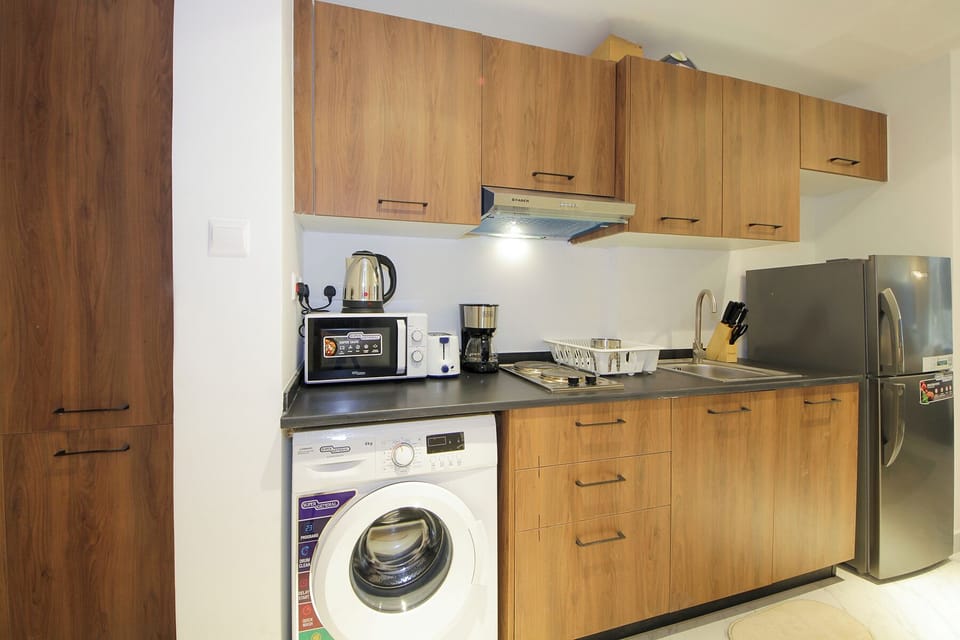 Studio, Pool View | Private kitchen | Full-size fridge, microwave, oven, stovetop