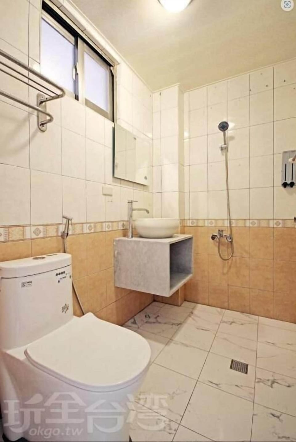 Shower, free toiletries, hair dryer, towels