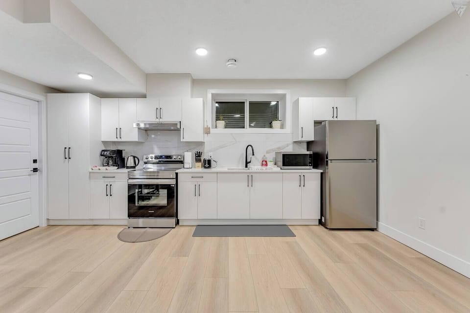 Fully equipped kitchen with a microwave, fridge and cooking range for all your culinary needs.