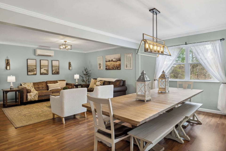 Dining area with seating for 8