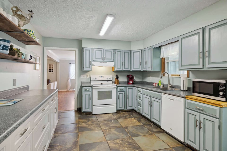 Fully equipped kitchen