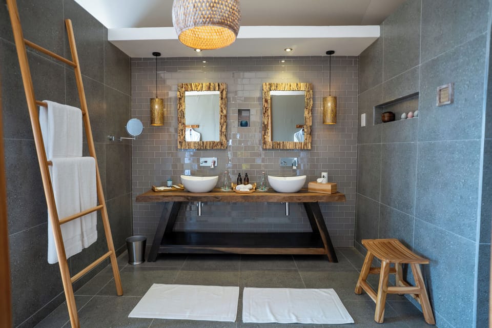 Luxury Tent | Bathroom | Separate tub and shower, free toiletries, hair dryer, slippers