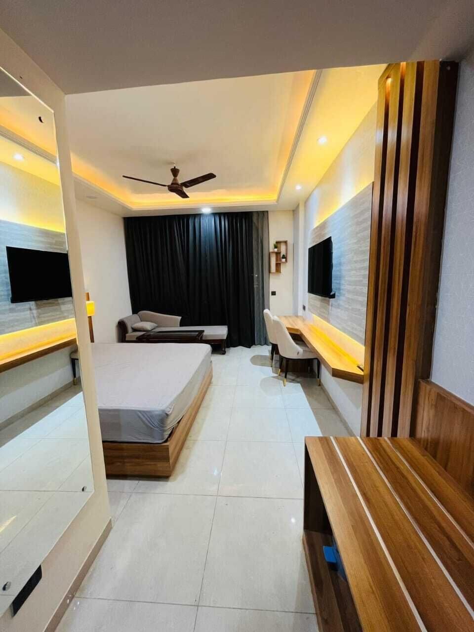 Deluxe Studio Suite | Free WiFi