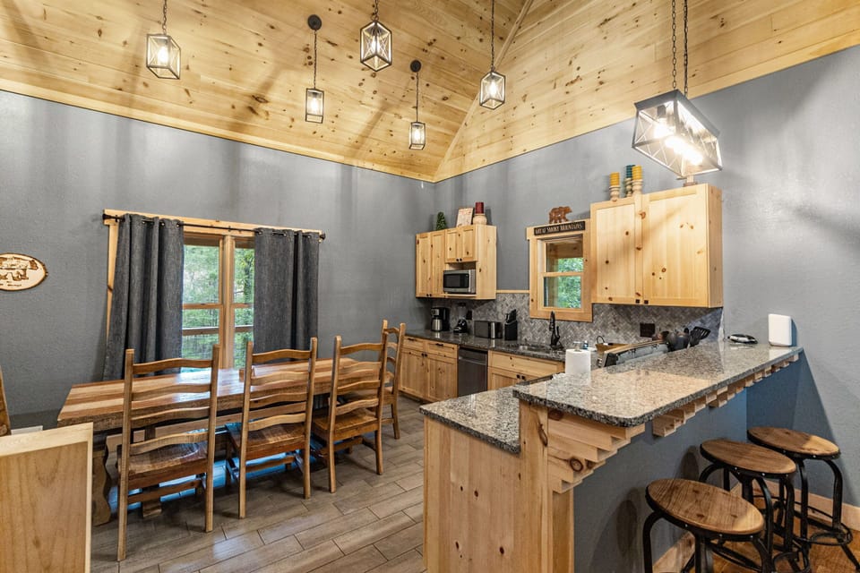 Signature House, 3 Bedrooms, Hot Tub, Marina View | Private kitchen | Fridge, microwave, oven, stovetop