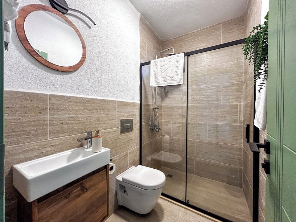 Standard Room, Balcony | Bathroom | Shower, towels, soap, shampoo