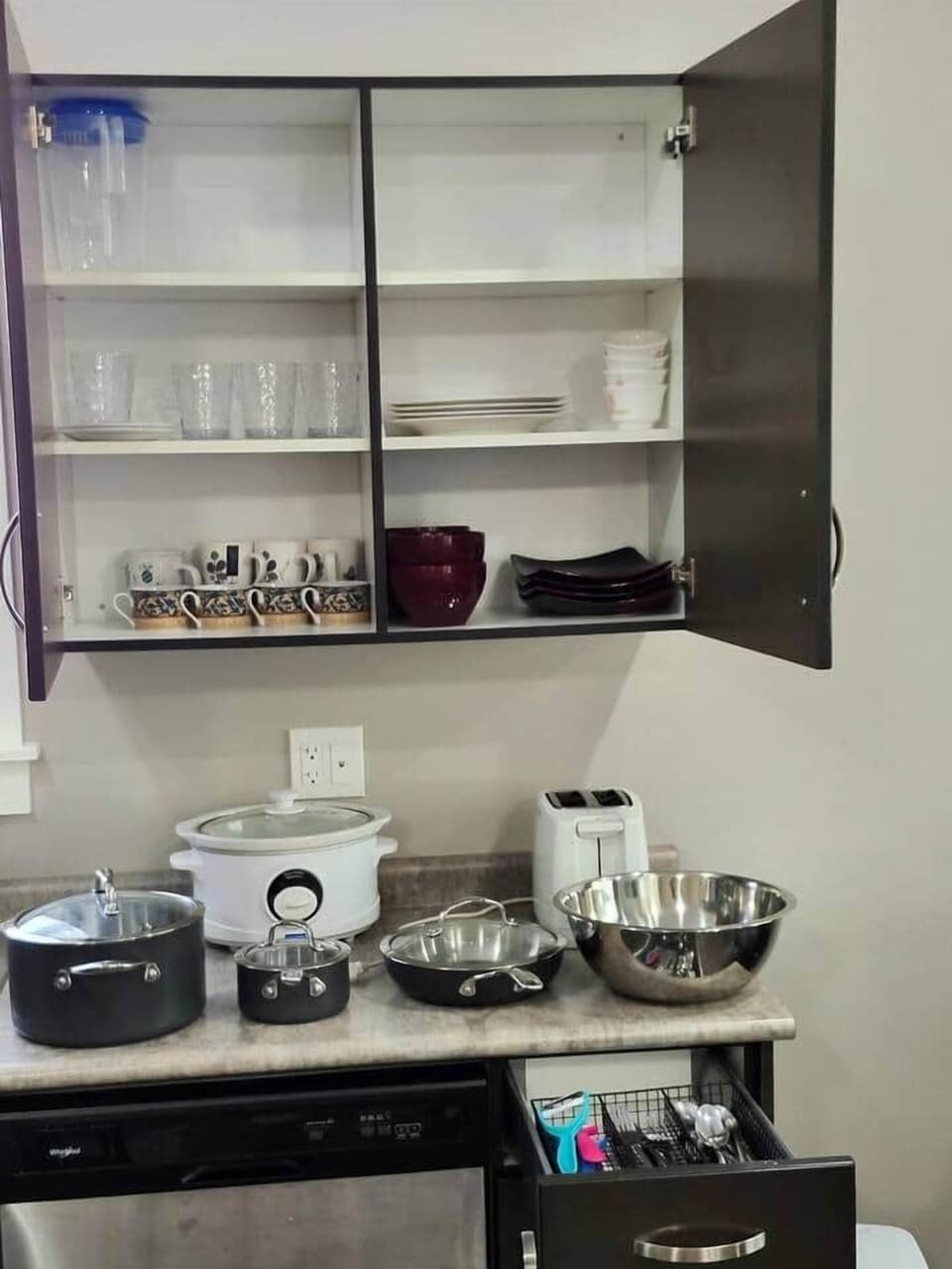 Kitchen Utensils, cutlery, pots and toaster available for guest use if needed. 