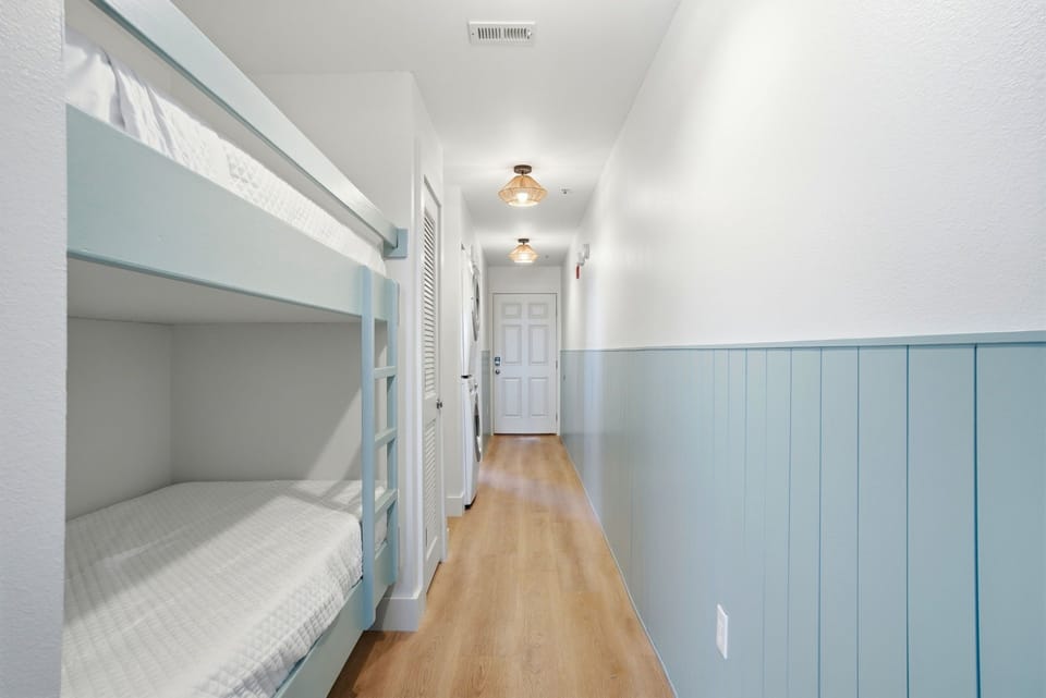 Grand Caribbean 411W- Bunks