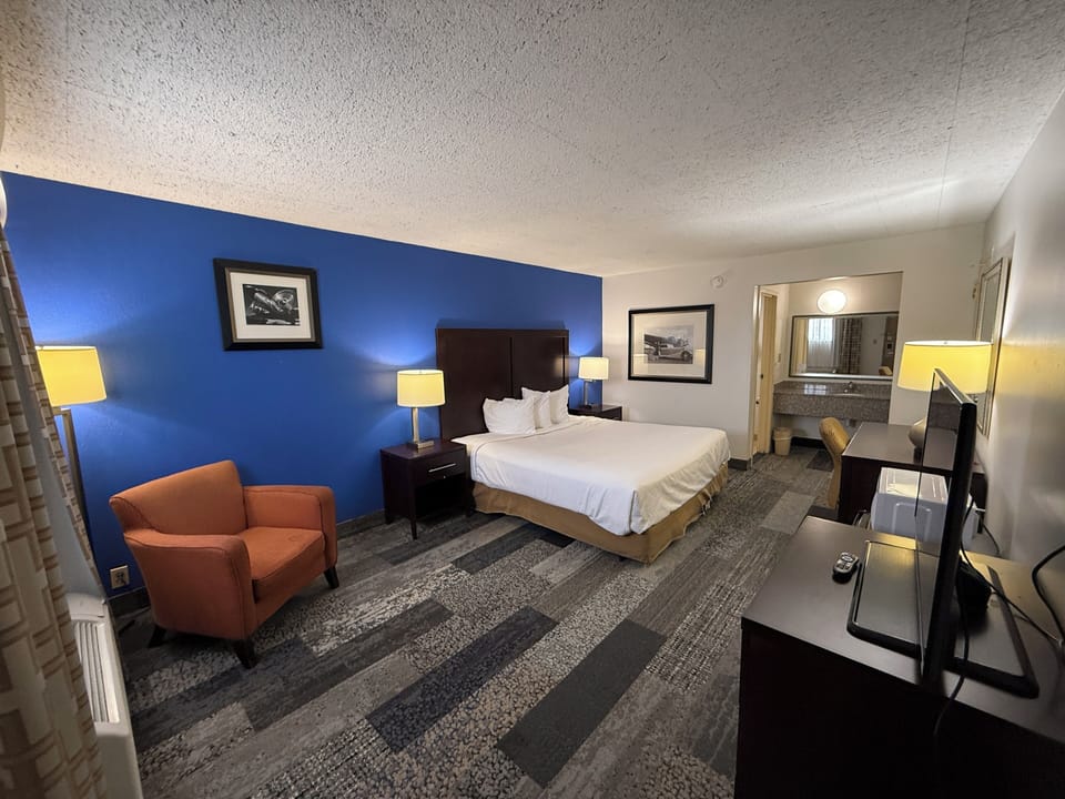 Single Room, 1 King Bed | WiFi (free)