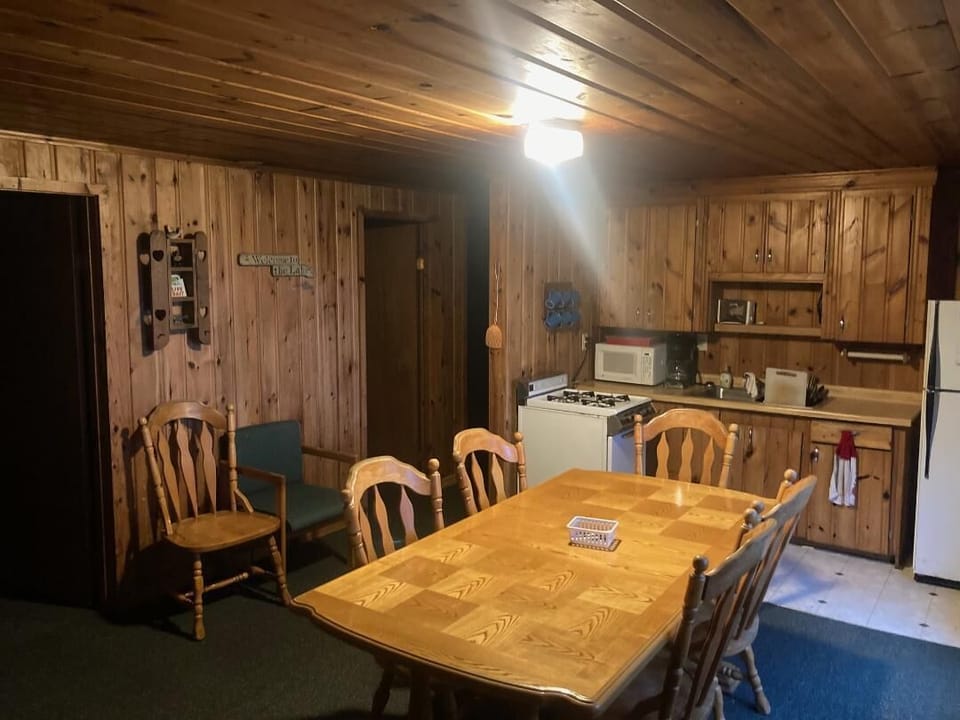cabin 7 kitchen