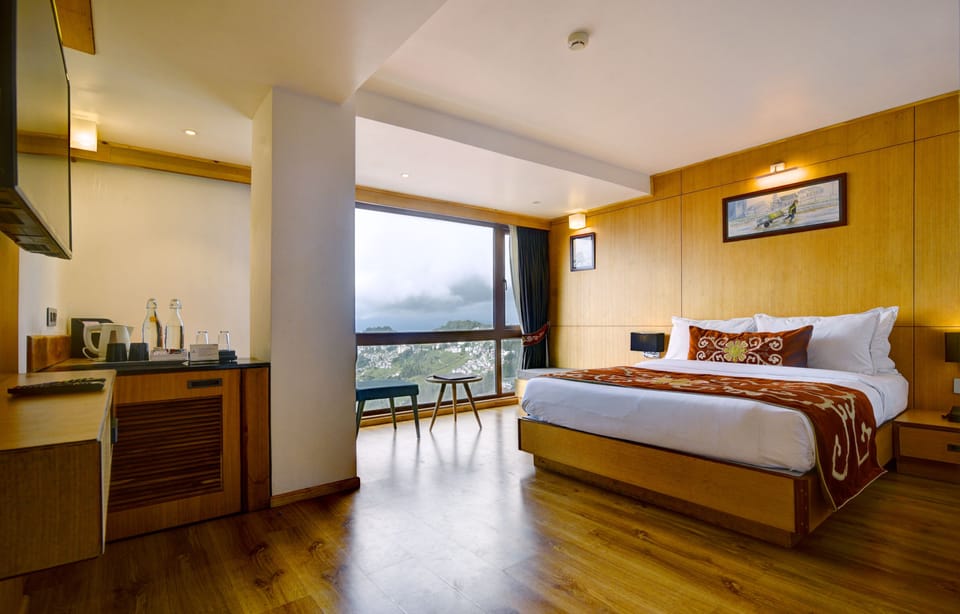 Deluxe Room | Premium bedding, in-room safe, desk, blackout drapes