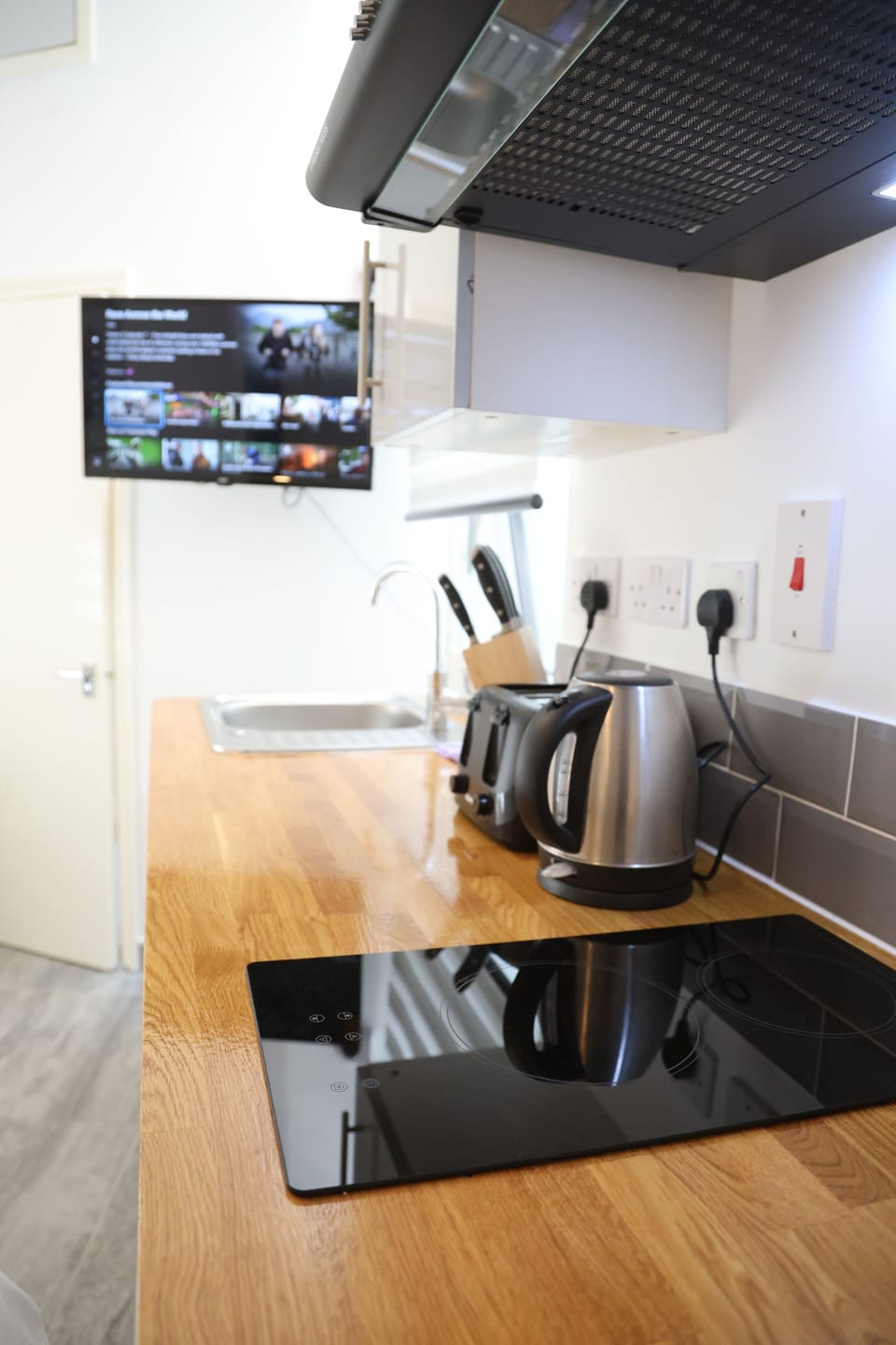 Standard Studio | Private kitchen | Toaster, freezer, dining tables