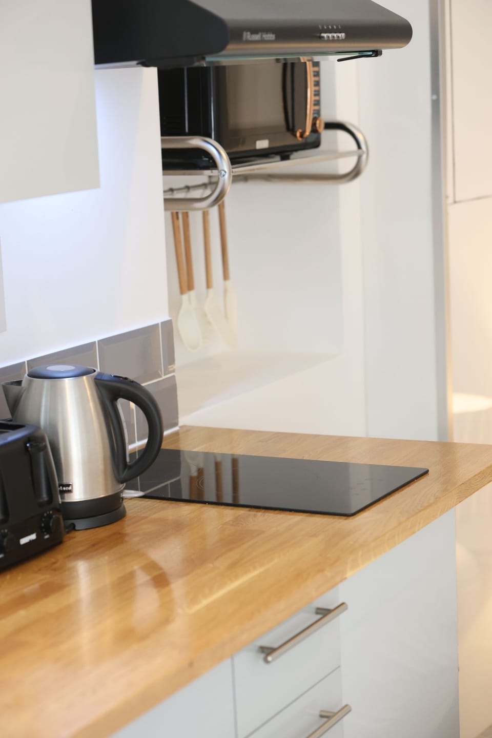 Standard Studio | Private kitchen | Toaster, freezer, dining tables