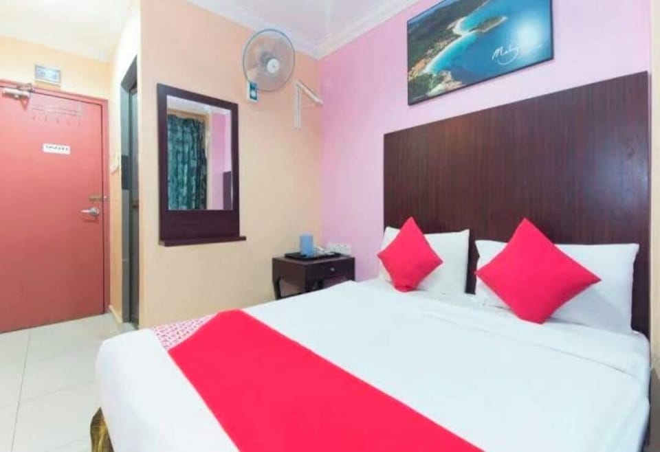 Basic Room | Desk, laptop workspace, free WiFi