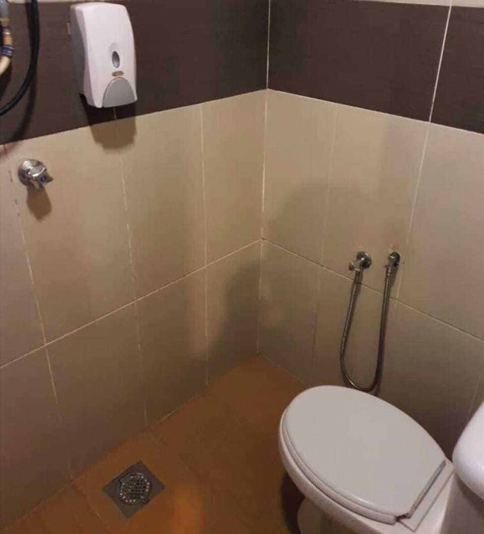 Basic Room | Bathroom | Shower, free toiletries, towels, soap
