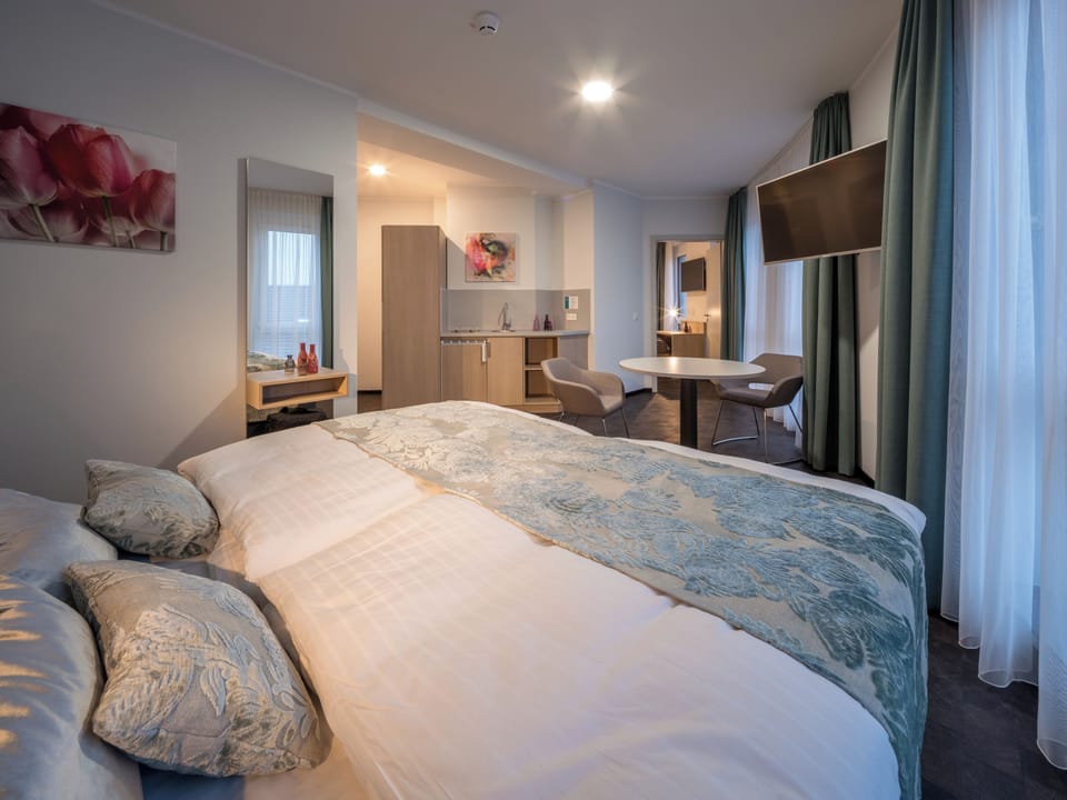 Family Apartment | Living area | 40-inch flat-screen TV with cable channels, heated floors