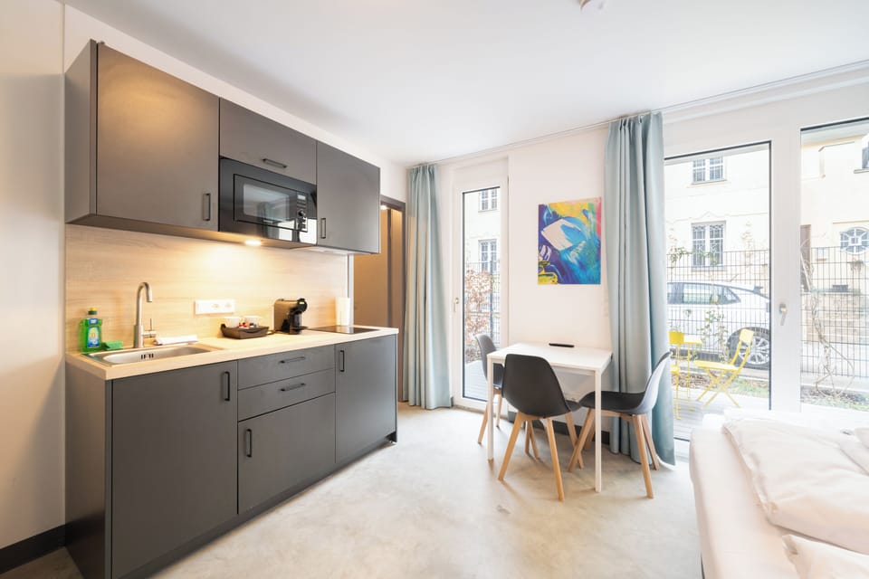 Superior Studio | Private kitchen | Microwave, cookware/dishes/utensils