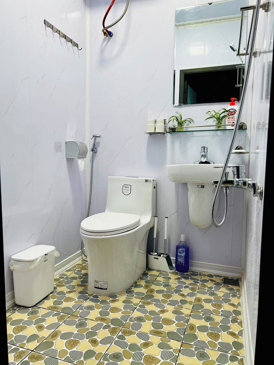 Standard Double Room, Balcony | Bathroom | Slippers