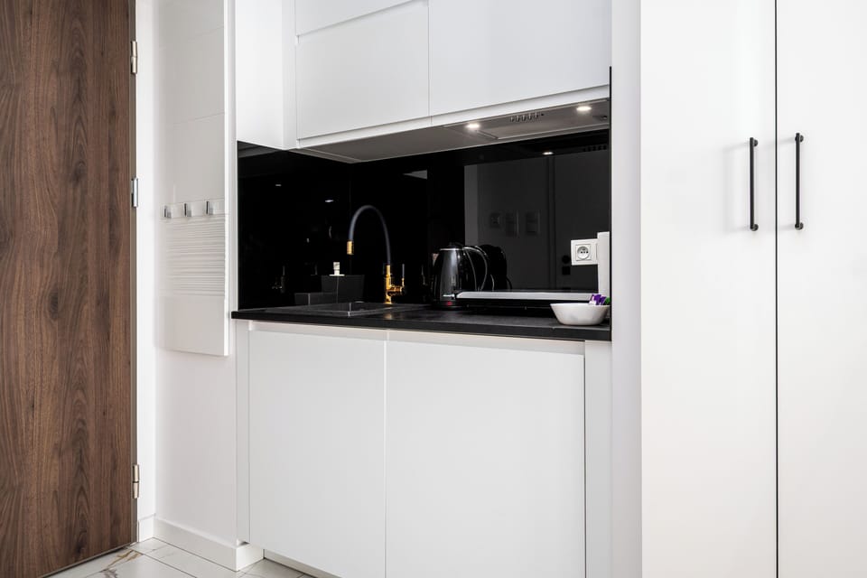 Studio (29) | Private kitchen | Fridge, stovetop, electric kettle, cookware/dishes/utensils