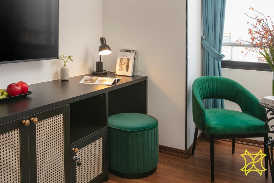 Deluxe Studio | Living area