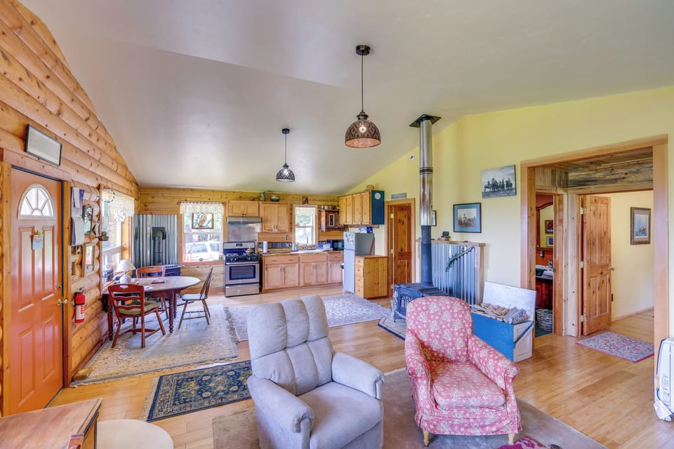 House (2 Bedrooms) | Interior