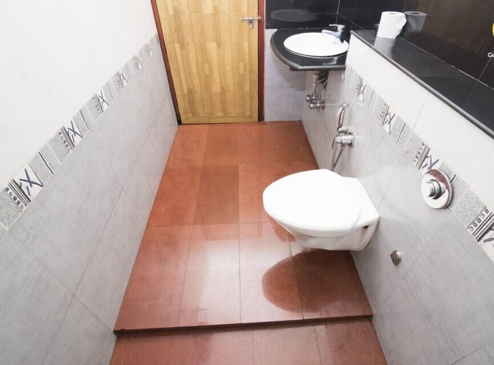 Standard Single | Bathroom | Shower, free toiletries, towels