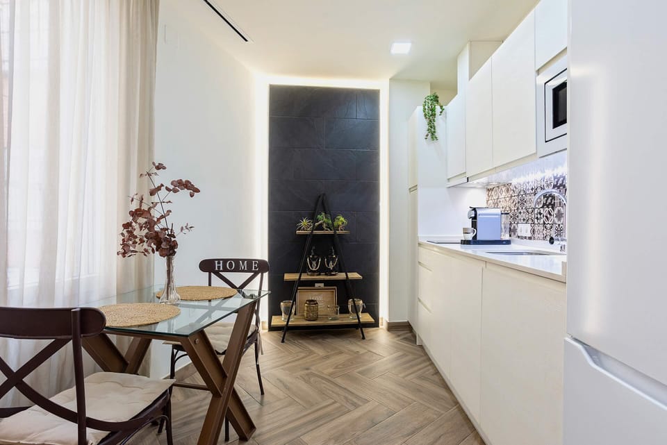Apartment (1 Bedroom) | In-room dining