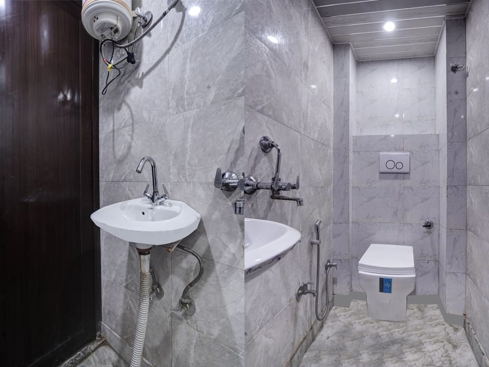 Double or Twin Room | Bathroom | Combined shower/tub, free toiletries, bidet, towels