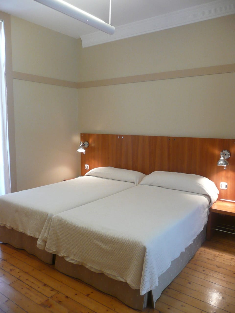 Double or Twin Room | Minibar, in-room safe, desk, blackout drapes
