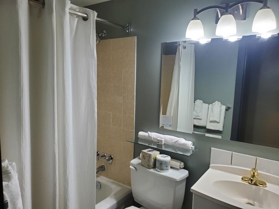 Super 8 by Wyndham Duncan Hotel in Southern Gulf Islands