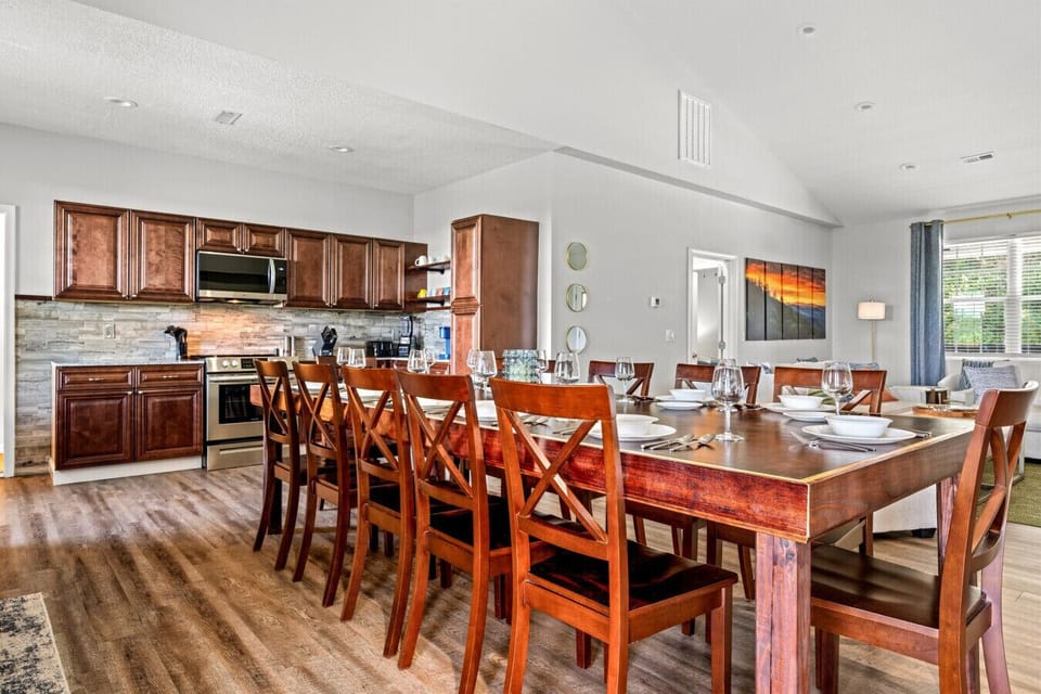 The best dinner parties happen at a table like this