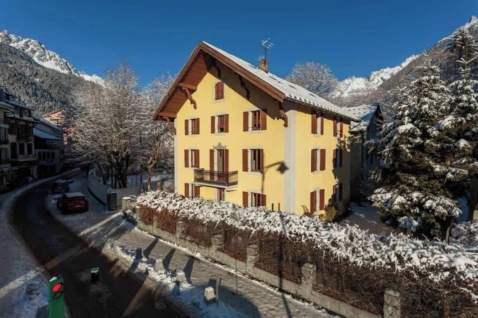 Villa Montserrat, in the center of Chamonix, offers 3 appartements that can be rented out individually or as a group.