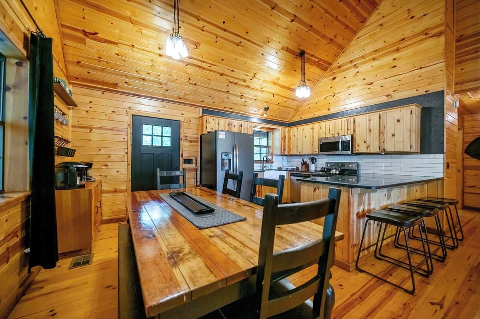 Cabin, Multiple Beds, Hot Tub, Mountain View (Kalo Cabin) | Dining