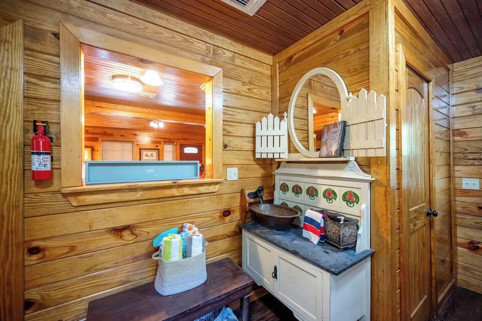 Sunset Ridge Cozy Cabin for 6 Cabin in Oklahoma