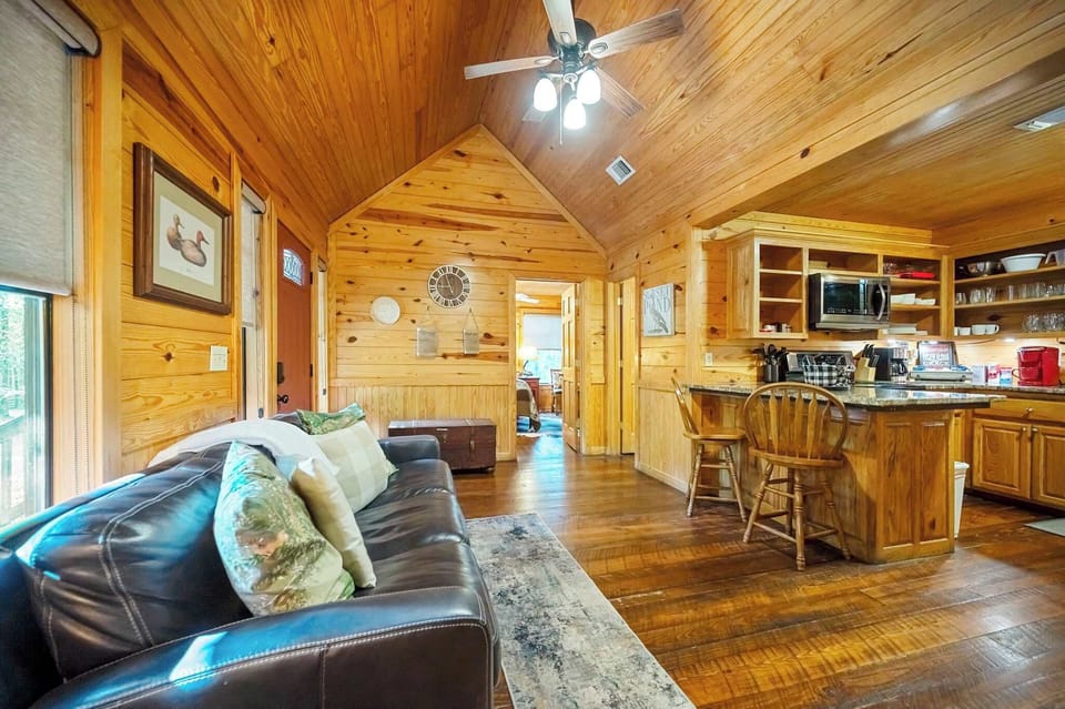 Cabin, Multiple Beds, Hot Tub (Sunset Ridge) | Living area | 42-inch flat-screen TV with digital channels, fireplace