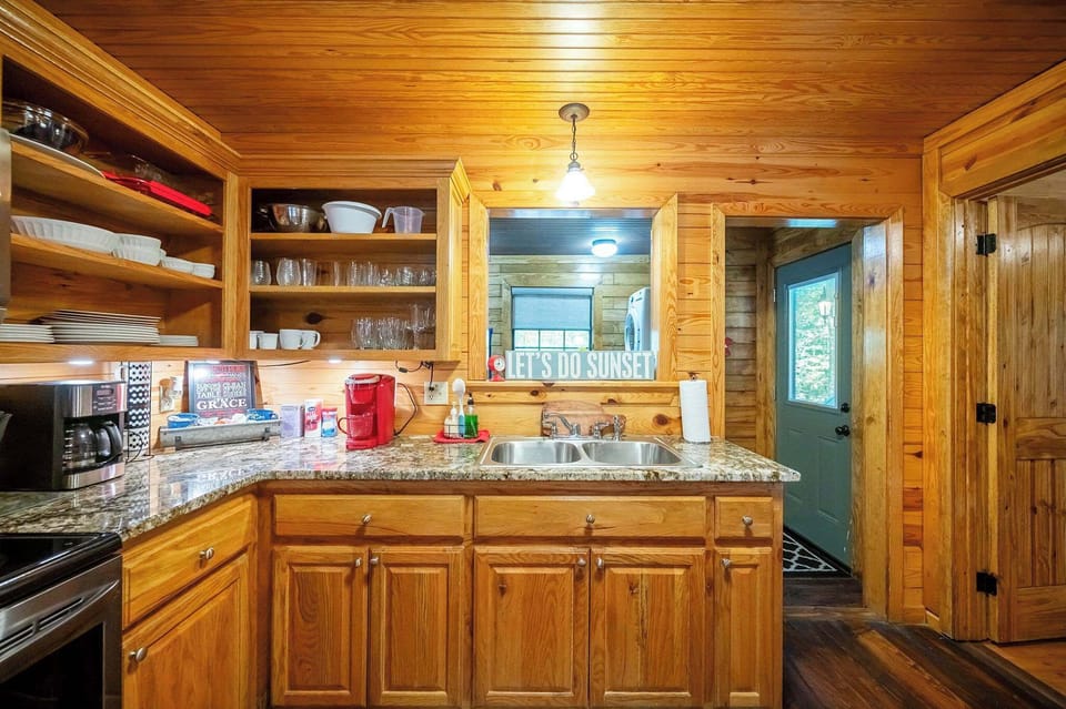 Cabin, Multiple Beds, Hot Tub (Sunset Ridge) | Private kitchen | Fridge, microwave, oven, stovetop