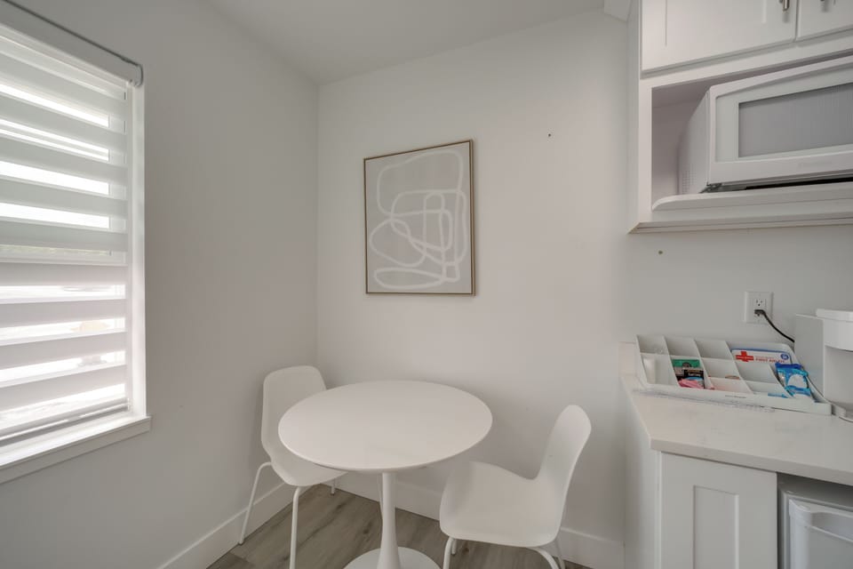 Dining Area | Dishware & Flatware | Central A/C & Heat