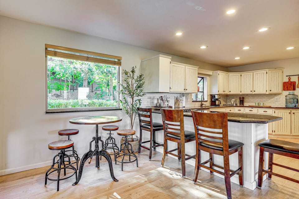 Kitchen | 1st Floor | Cooking Basics | Drip & Keurig Coffee Makers | Dishwasher