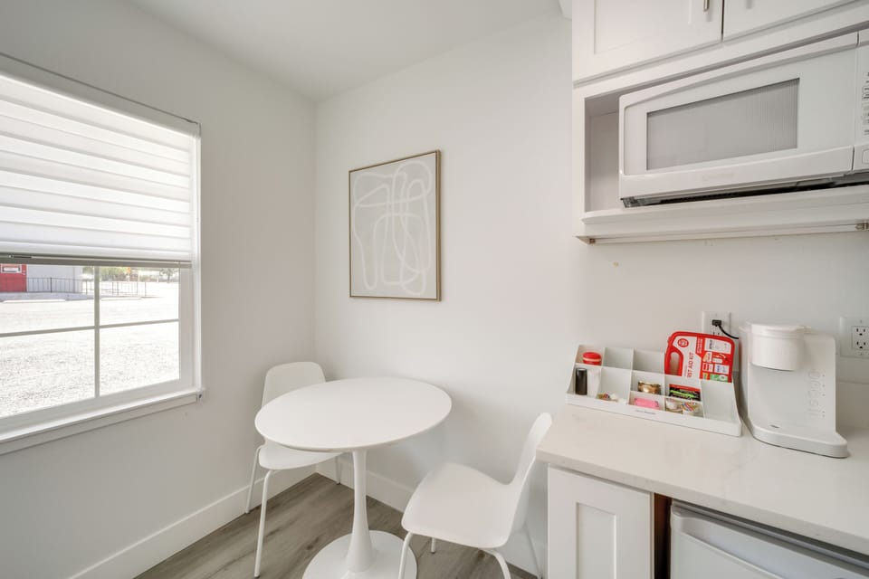 Dining Area | Dishware & Flatware | Central A/C & Heat