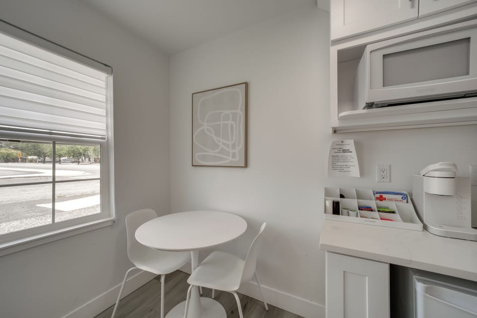 Dining Area | Dishware & Flatware | Central A/C & Heat