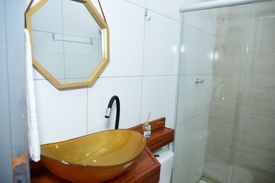 Standard Triple Room | Bathroom | Shower, towels, toilet paper