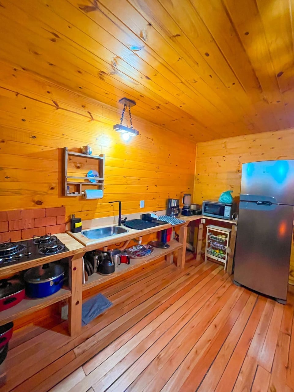 Comfort Cottage, 3 Bedrooms, Pets Allowed, Garden View | Private kitchen | Full-size fridge, microwave, oven, stovetop