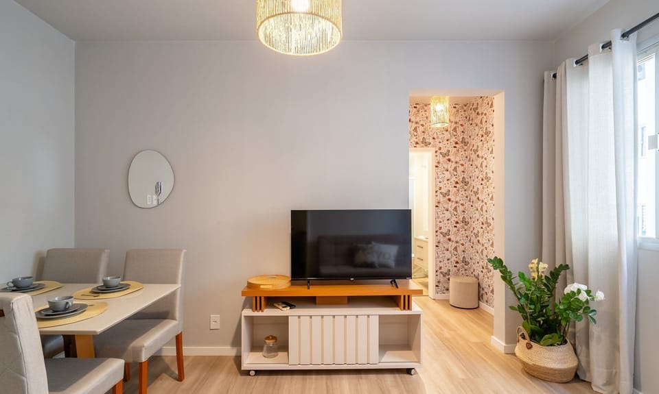 Basic Apartment | Dining